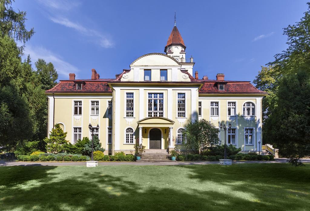 Palac Nieznanice Zabytek Goscinny Ze Spa Eksteriør billede