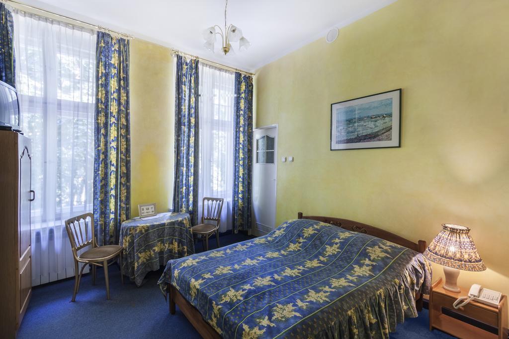 Palac Nieznanice Zabytek Goscinny Ze Spa Værelse billede