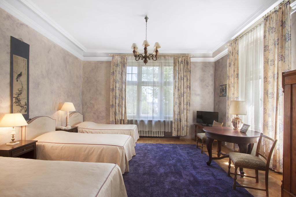 Palac Nieznanice Zabytek Goscinny Ze Spa Værelse billede